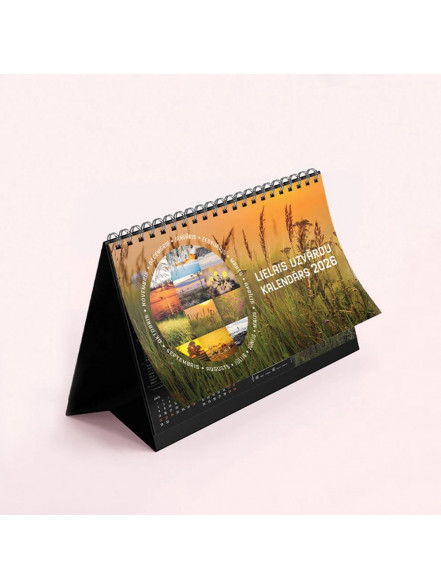 Uzvārdu kalendārs . Galda trijstūris